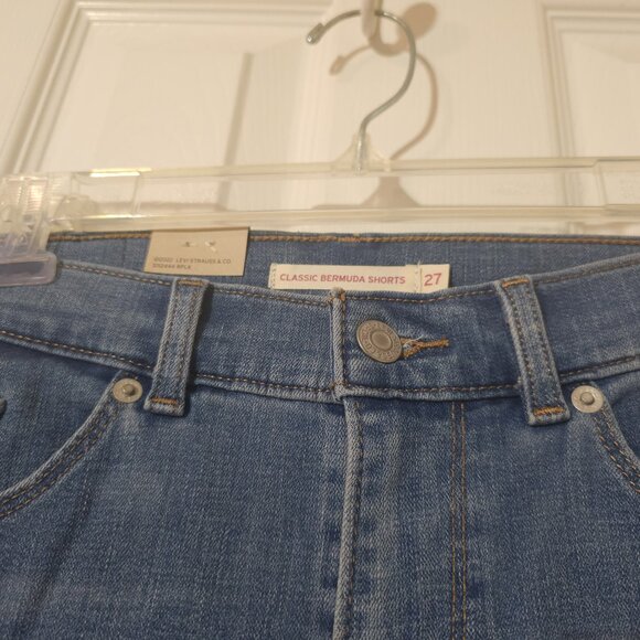 Levis Classic Bermuda Jean Shorts - 29x12 - Women NWT - Picture 5 of 10